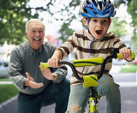 Обучаем ребенка езде на велосипеде