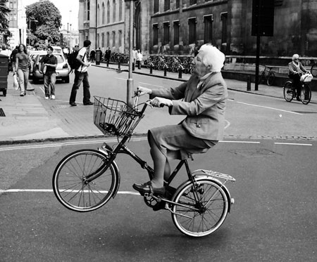 Бабушка на веловипеде