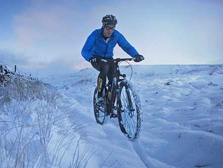 По снегу на велосипеде