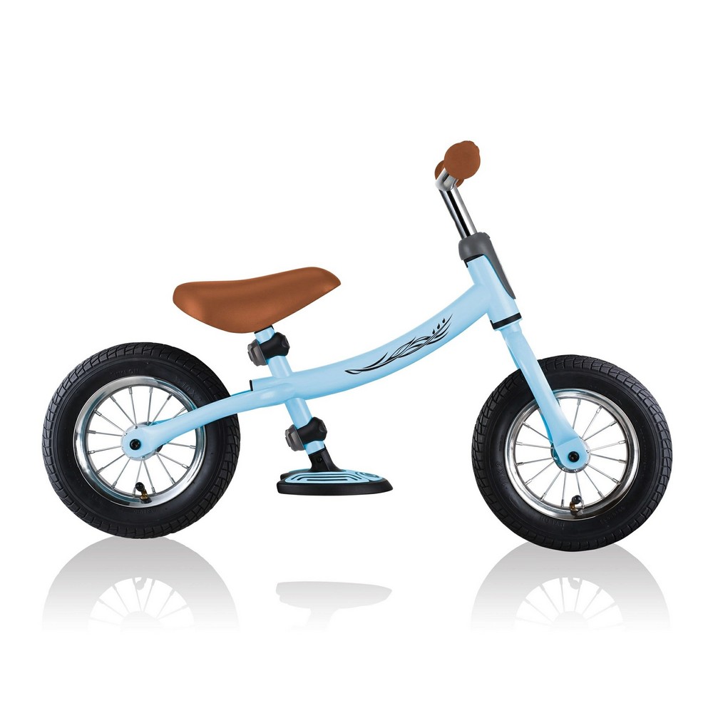 фото Детский велосипед globber go bike air, год 2020, цвет красный