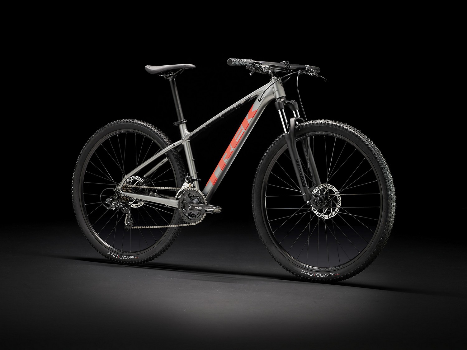 фото Горный велосипед trek marlin 4 29, год 2022, цвет серебристый-красный, ростовка 17.5